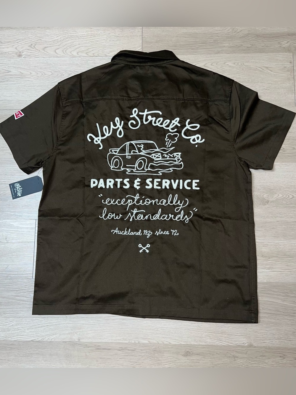 NEW Key Street Co Parts & Service Brown Mechanic Garage Work Shirt XL NWT Zumiez